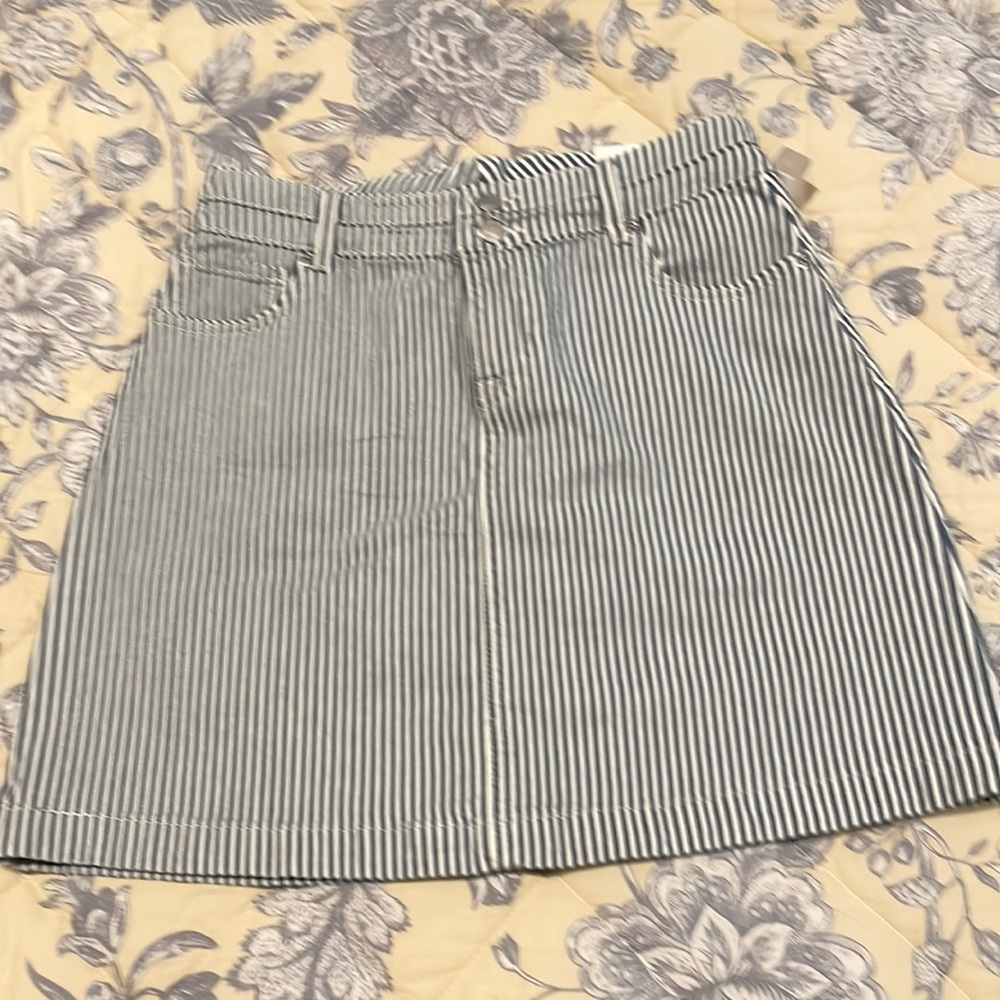 Maurice’s stretch denim skirt NWT 17” long size 6